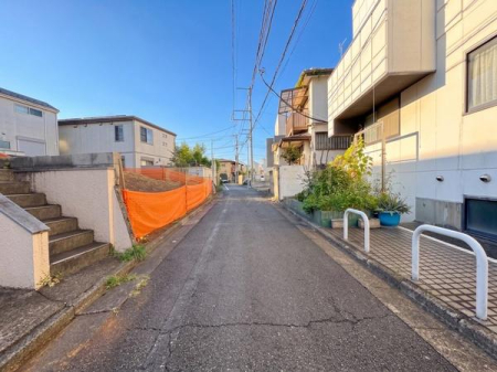 �����s�����扺�����3���ڂ̓y�n�̑O�ʓ��H�܂ތ��n�ʐ^
