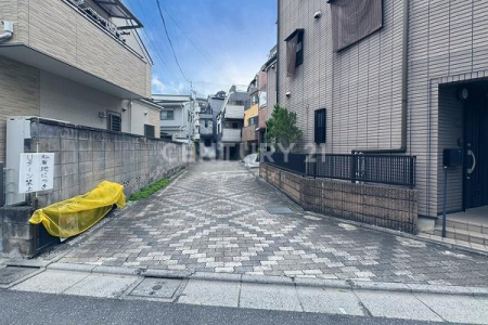 �����s�ڍ�����1���ڂ̒��È�ˌ��Ă̑O�ʓ��H�܂ތ��n�ʐ^