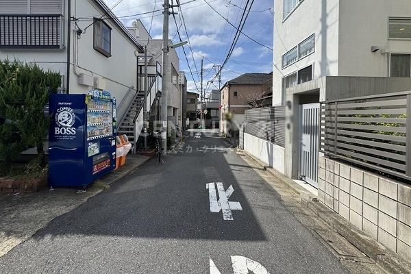 �����s���c�J���n3���ڂ̒��È�ˌ��Ă̑O�ʓ��H�܂ތ��n�ʐ^