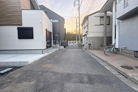 �����s���c�J���Α�5���ڂ̐V�z��ˌ��Ă̑O�ʓ��H�܂ތ��n�ʐ^