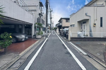 �����s�ڍ��撆��1���ڂ̒��È�ˌ��Ă̑O�ʓ��H�܂ތ��n�ʐ^