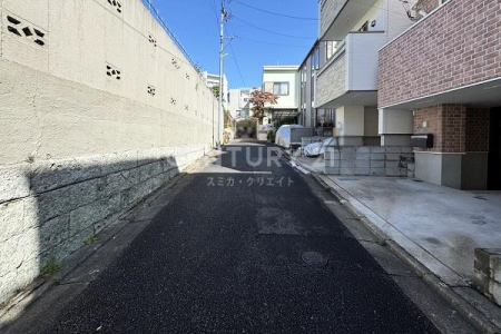 �����s��c�撆�n��1���ڂ̒��È�ˌ��Ă̑O�ʓ��H�܂ތ��n�ʐ^