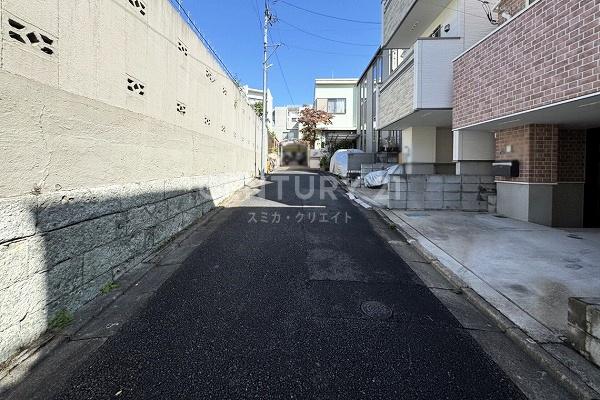 �����s��c�撆�n��1���ڂ̒��È�ˌ��Ă̑O�ʓ��H�܂ތ��n�ʐ^