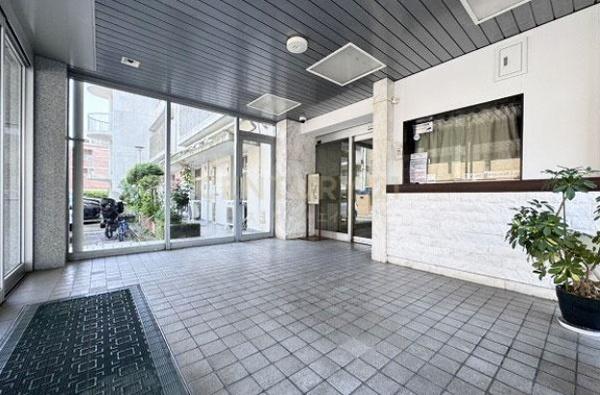 �����s���c�J��o��1���� 37-10�̒��Ã}���V�����̃G���g�����X