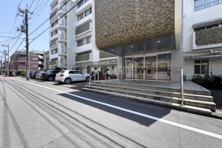 �����s���c�J��o��1���� 37-10�̒��Ã}���V�����̃G���g�����X