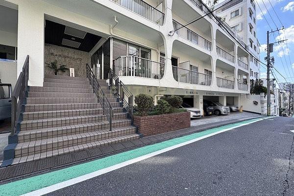 �����s�a�J���X��4���� 23-5�̒��Ã}���V�����̃G���g�����X