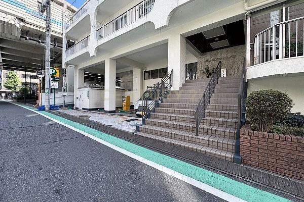 �����s�a�J���X��4���� 23-5�̒��Ã}���V�����̃G���g�����X