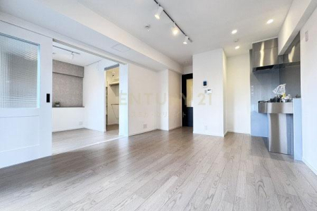 �����s�a�J���X��4���� 23-5�̒��Ã}���V�����̃��r���O