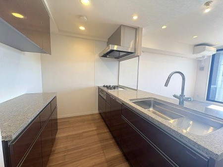 �����s���c�J���c3���� 18-5�̒��Ã}���V�����̃L�b�`��