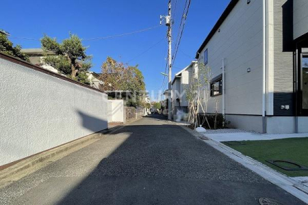 �����s���c�J��쑽��9���ڂ̐V�z��ˌ��Ă̑O�ʓ��H�܂ތ��n�ʐ^