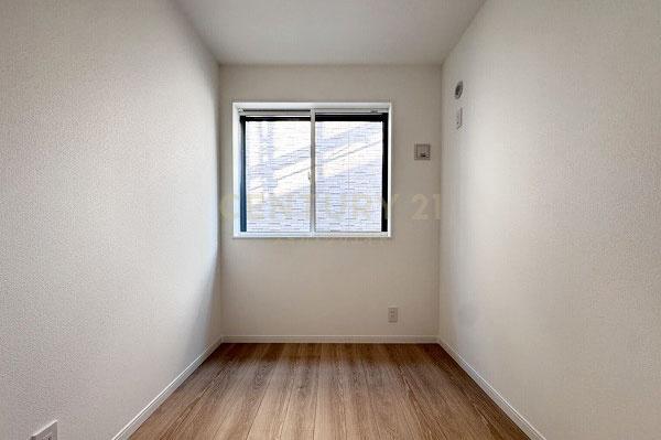 �����s���c�J�扺�n4���ڂ̐V�z��ˌ��Ă̎q������