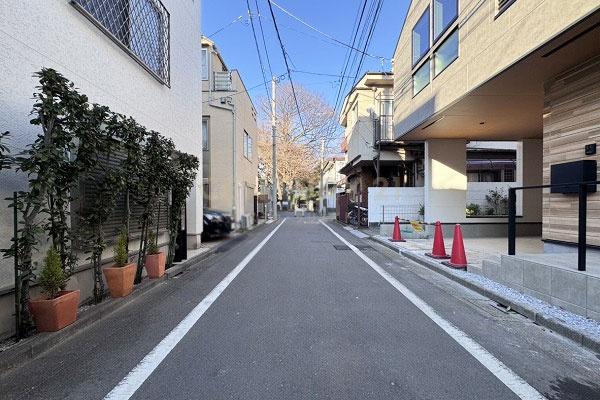 �����s���c�J�扺�n4���ڂ̐V�z��ˌ��Ă̑O�ʓ��H�܂ތ��n�ʐ^