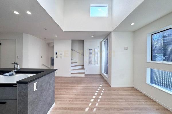 �����s���c�J�扺�n4���ڂ̐V�z��ˌ��Ẵ��r���O