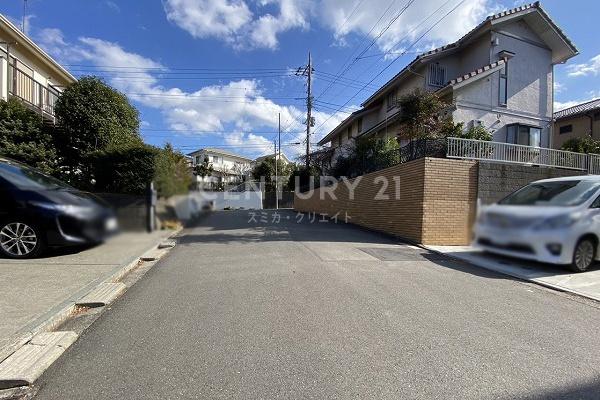 �_�ސ쌧���l�s���捡�h2���ڂ̒��È�ˌ��Ă̑O�ʓ��H�܂ތ��n�ʐ^