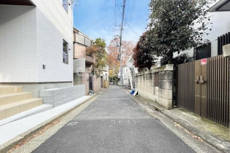 �����s�ڍ����3���ڂ̐V�z��ˌ��Ă̑O�ʓ��H�܂ތ��n�ʐ^