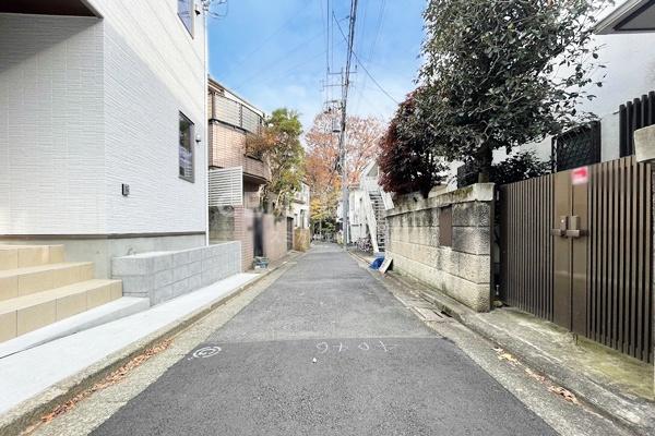 �����s�ڍ����3���ڂ̐V�z��ˌ��Ă̑O�ʓ��H�܂ތ��n�ʐ^