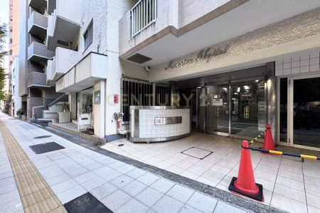 �����s���c�J��r�K2���� 35-9�̒��Ã}���V�����̃G���g�����X