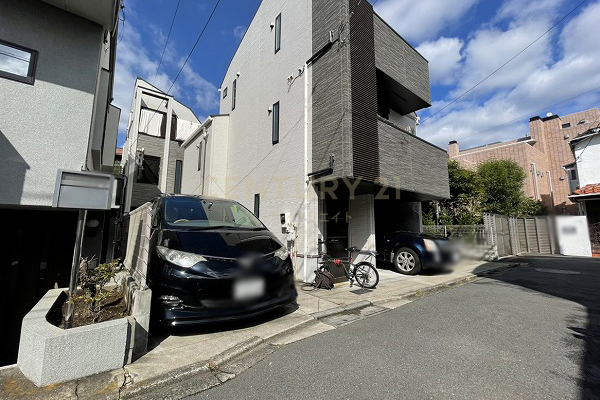 目黒四丁目 築浅一戸建て 建物外観(2021.10撮影)