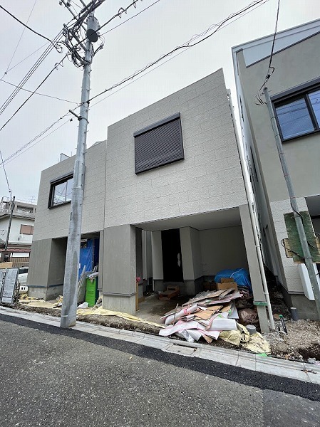 外とのつながりを感じる家　SOAVITA 世田谷／B号棟 建物外観（2022.8.15撮影）