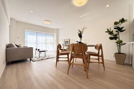 �����s���c�J�搣�c4���� 7-11�̒��Ã}���V�����̃��r���O