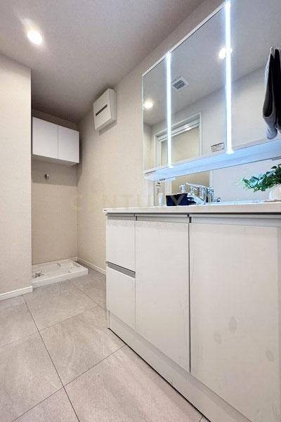 �����s���c�J���p��3���� 13-22�̒��Ã}���V�����̐��ʑ�E���ʏ�