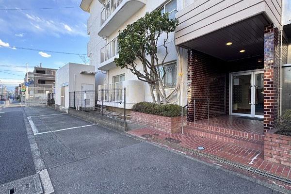 �����s���c�J���p��3���� 13-22�̒��Ã}���V�����̃G���g�����X