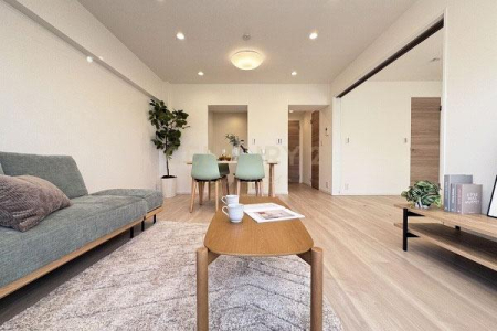 �����s���c�J���p��3���� 13-22�̒��Ã}���V�����̃��r���O