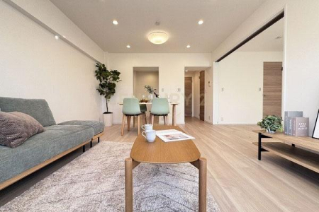 �����s���c�J���p��3���� 13-22�̒��Ã}���V�����̃��r���O