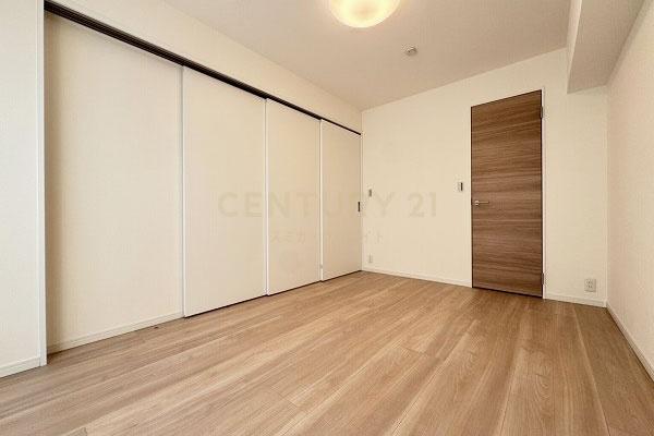 �����s���c�J���p��3���� 13-22�̒��Ã}���V�����̎q������