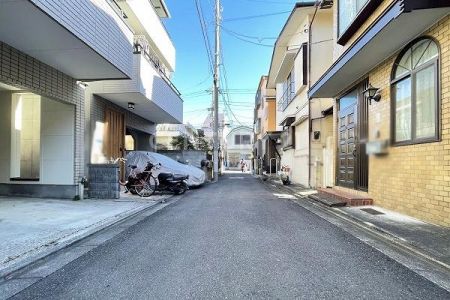 �����s��c�搼���c1���ڂ̒��È�ˌ��Ă̑O�ʓ��H�܂ތ��n�ʐ^