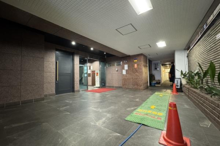 �����s�a�J��~�R�� 28-8�̒��Ã}���V�����̃G���g�����X