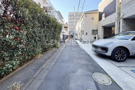 �����s�ڍ���ڍ��{��4���ڂ̒��È�ˌ��Ă̑O�ʓ��H�܂ތ��n�ʐ^