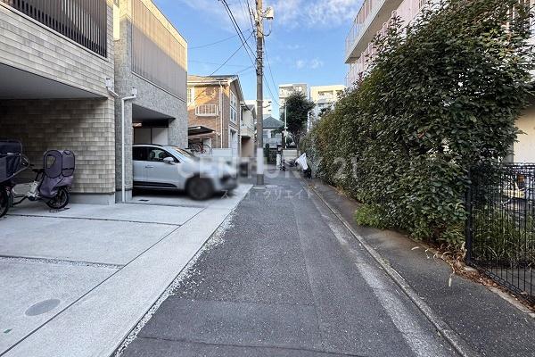 �����s�ڍ���ڍ��{��4���ڂ̒��È�ˌ��Ă̑O�ʓ��H�܂ތ��n�ʐ^