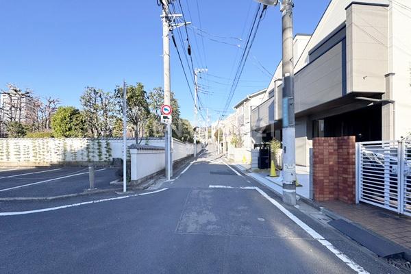 �����s���c�J���c2���ڂ̐V�z��ˌ��Ă̑O�ʓ��H�܂ތ��n�ʐ^