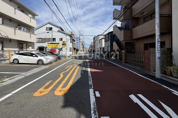 �����s��c��r��3���ڂ̒��È�ˌ��Ă̑O�ʓ��H�܂ތ��n�ʐ^