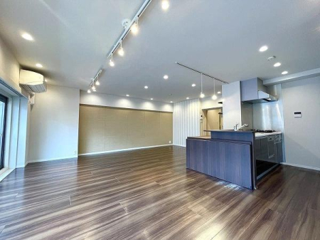 �����s�a�J��L��1���� 7-7�̒��Ã}���V�����̃��r���O