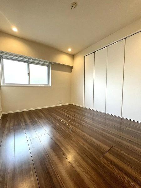 �����s�a�J��L��1���� 7-7�̒��Ã}���V�����̐Q��