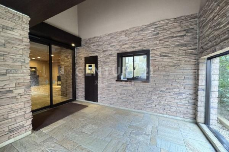 �����s���c�J��m4���� 8-12�̒��Ã}���V�����̃G���g�����X