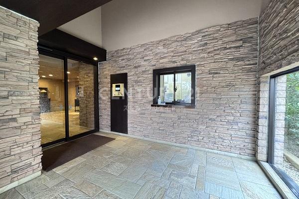 �����s���c�J��m4���� 8-12�̒��Ã}���V�����̃G���g�����X