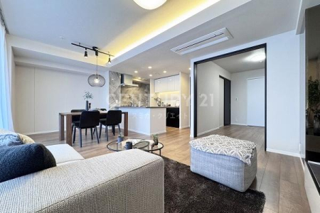 �����s���c�J��m4���� 8-12�̒��Ã}���V�����̃��r���O