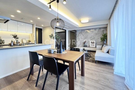 �����s���c�J��m4���� 8-12�̒��Ã}���V�����̃��r���O