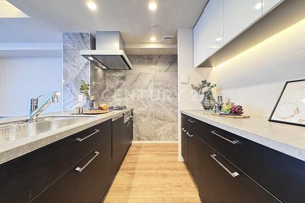 �����s���c�J��m4���� 8-12�̒��Ã}���V�����̃L�b�`��