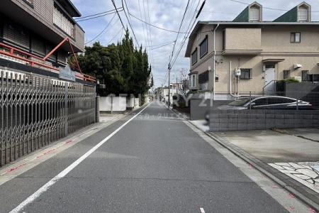 �����s��c�撆��5���ڂ̒��È�ˌ��Ă̑O�ʓ��H�܂ތ��n�ʐ^