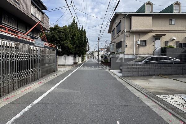 �����s��c�撆��5���ڂ̒��È�ˌ��Ă̑O�ʓ��H�܂ތ��n�ʐ^