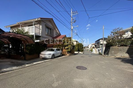 �_�ސ쌧���l�s���捡�h2���ڂ̓y�n�̑O�ʓ��H�܂ތ��n�ʐ^