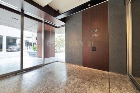 �����s�a�J��{��6���� 8-6�̒��Ã}���V�����̃G���g�����X