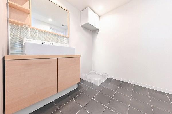 �����s�i��擌�i��1���� 39-2�̒��Ã}���V�����̐��ʑ�E���ʏ�