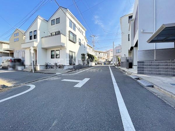 �����s�ڍ��敽��2���ڂ̒��È�ˌ��Ă̑O�ʓ��H�܂ތ��n�ʐ^