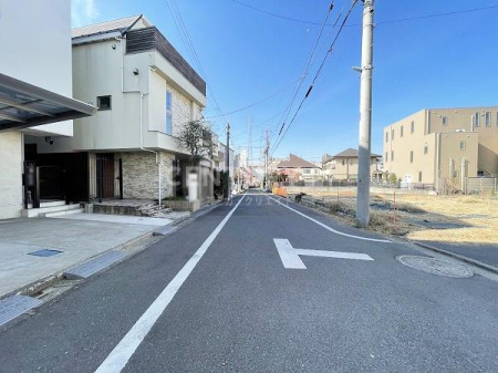 �����s�ڍ��敽��2���ڂ̒��È�ˌ��Ă̑O�ʓ��H�܂ތ��n�ʐ^