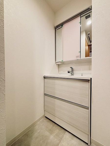 �����s�i��擌�i��2���� 3-15�̒��Ã}���V�����̐��ʑ�E���ʏ�